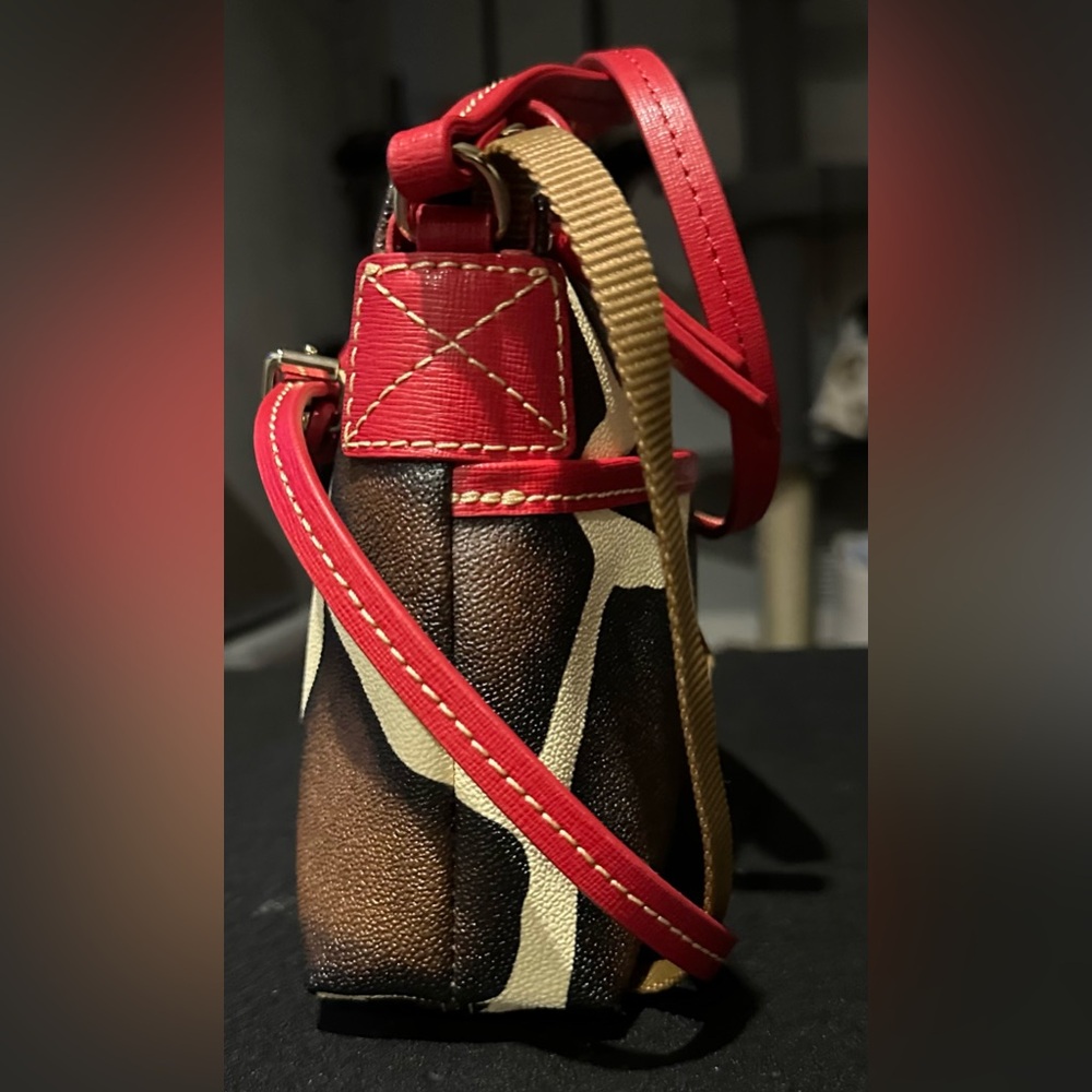 Dooney & Bourke Crossbody Giraffe print with Red Leather trim NWOT W/FRE… - Picture 5 of 13
